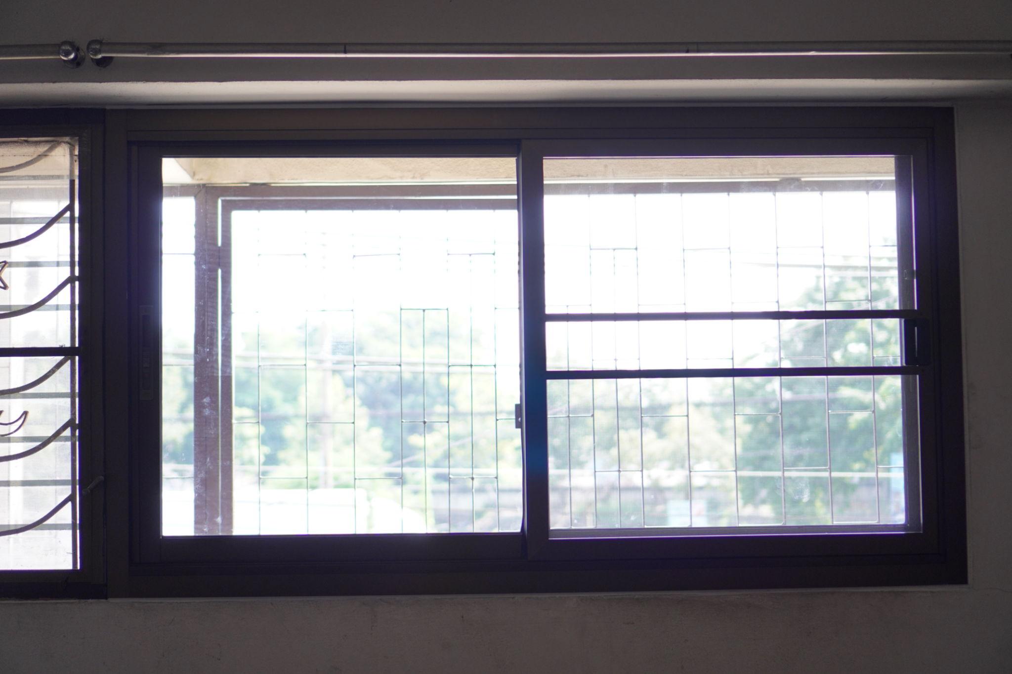 Sliding Mesh Window - Image 3